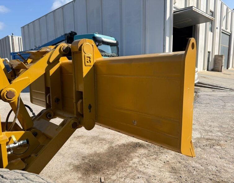 - FULLA DAVANTERA PER A MOTONIVELADORA